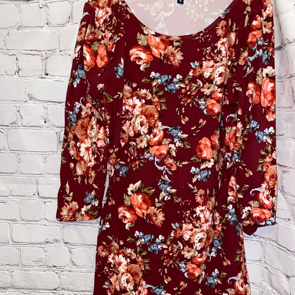 Size medium dress - Picture 2 of 2